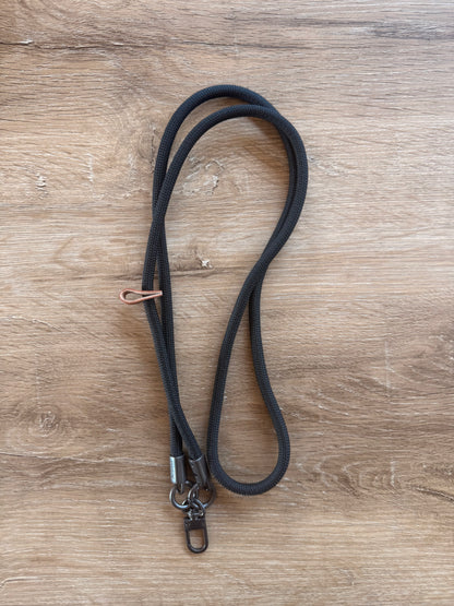 Crossbody phone lanyard with stainless steel connector (Black)